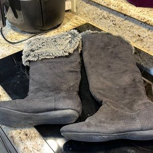 Women’s black faux fur & suede boots